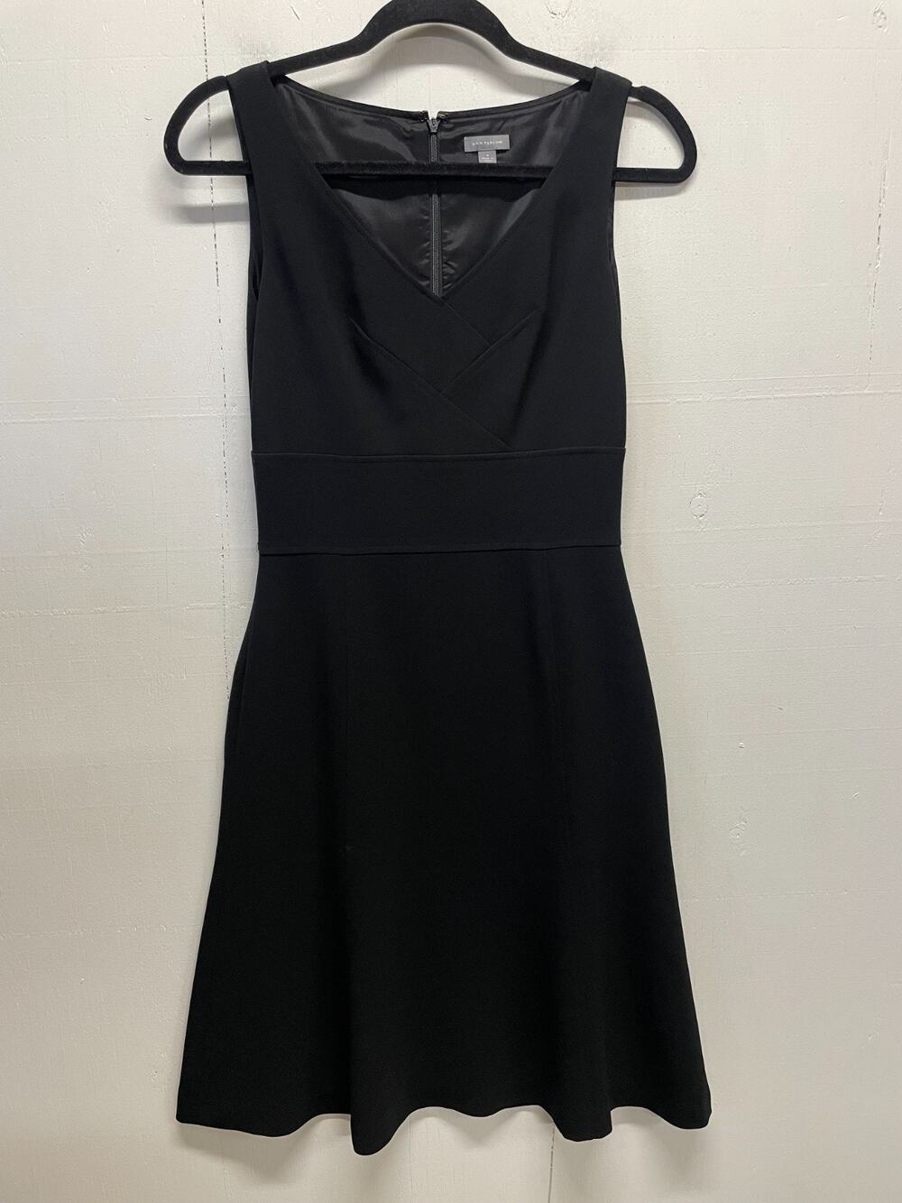 Ann Taylor Women's Sleeveless Black Lined Cocktail Dress Size 4 Timeless Style